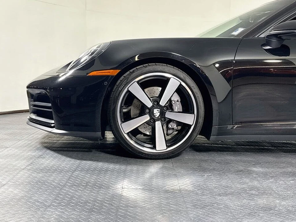 2025 Porsche 992 Carrera - Image 29 of 30