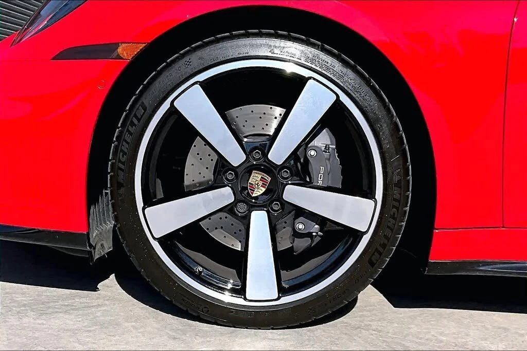 2025 Porsche 992 Carrera - Image 11 of 26