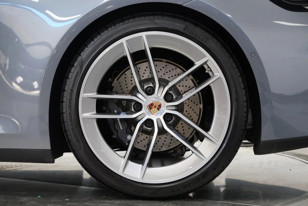 2025 Porsche 992 Carrera - Image 11 of 31