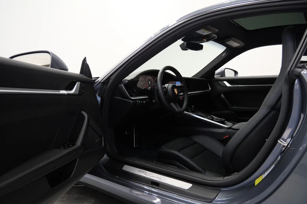 2025 Porsche 992 Carrera - Image 21 of 31
