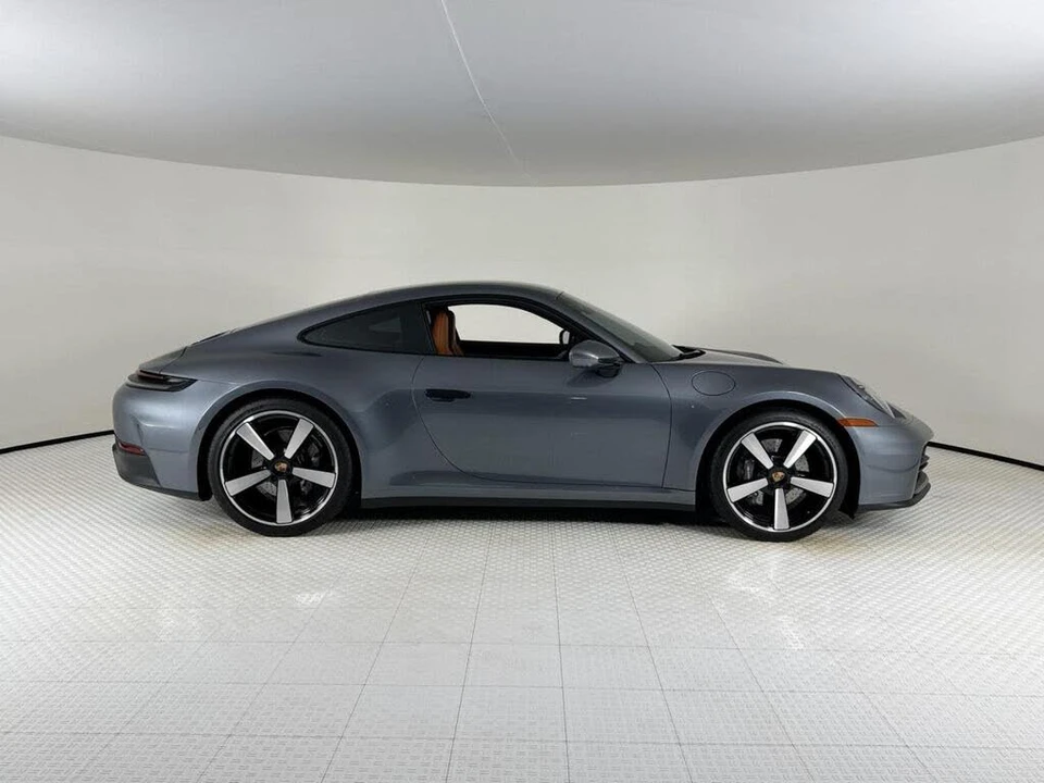 2025 Porsche 992 Carrera - Image 8 of 31