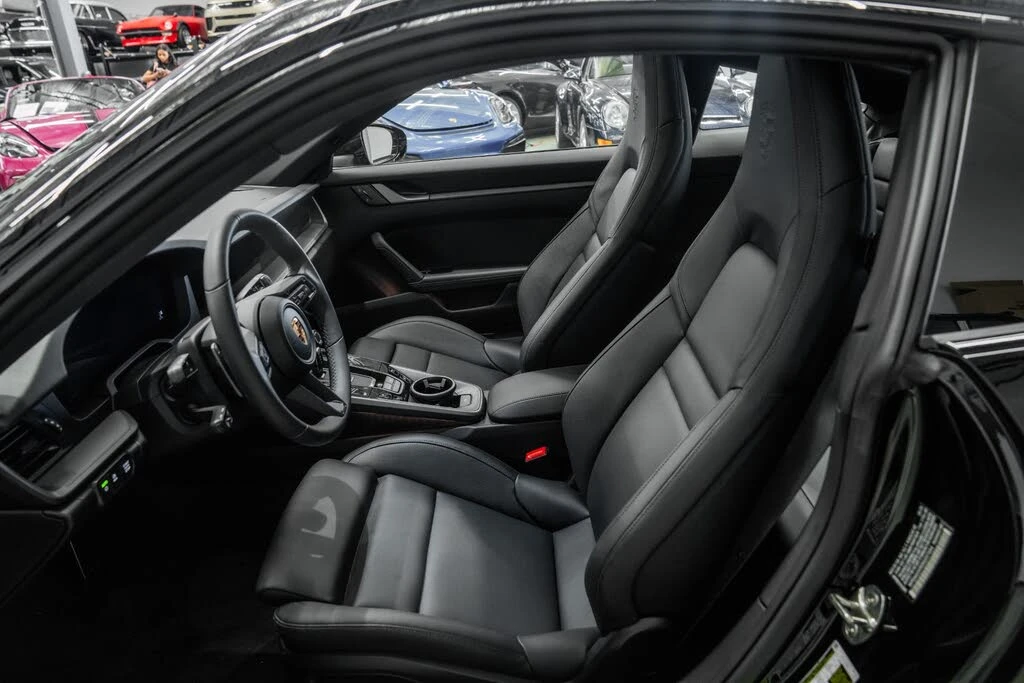 2025 Porsche 992 Carrera - Image 19 of 31