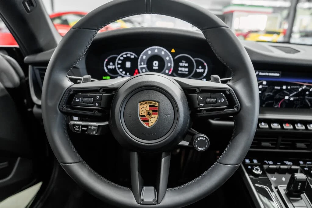 2025 Porsche 992 Carrera - Image 14 of 31