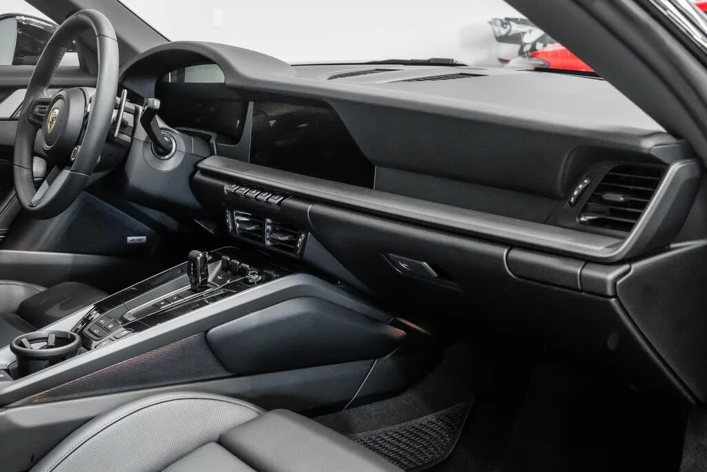 2025 Porsche 992 Carrera - Image 13 of 31
