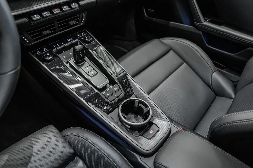 2025 Porsche 992 Carrera - Image 25 of 31