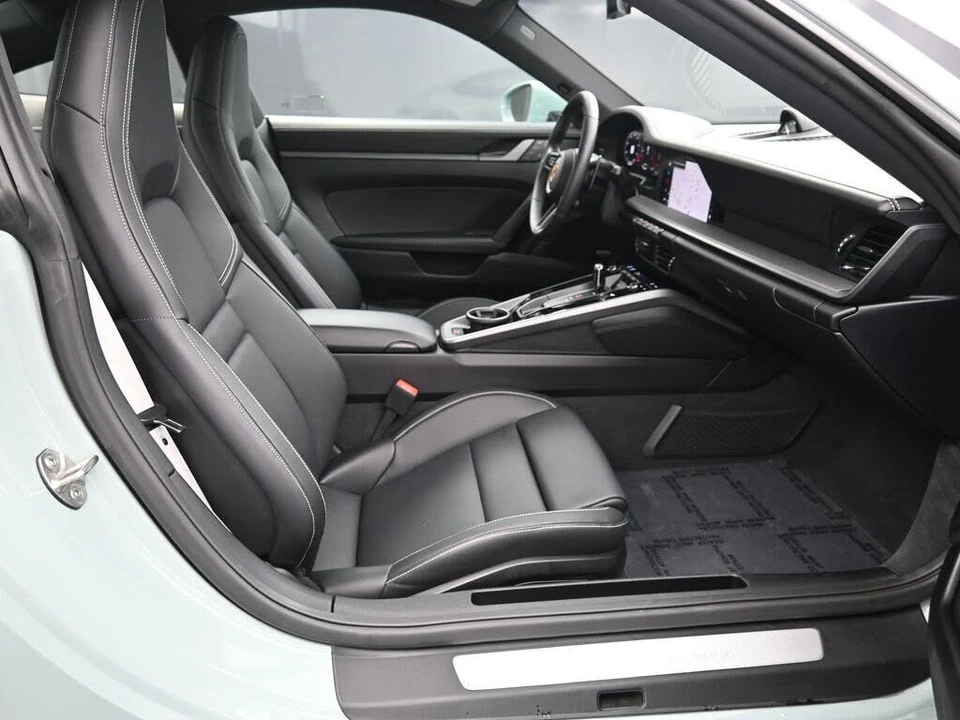 2025 Porsche 992 Carrera - Image 25 of 31