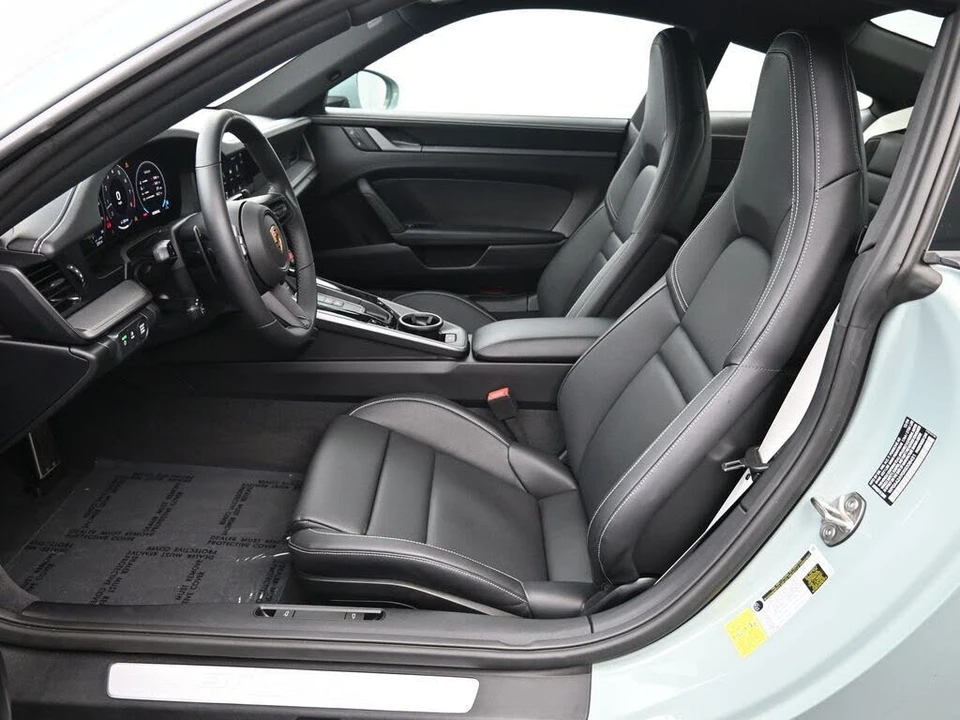 2025 Porsche 992 Carrera - Image 8 of 31