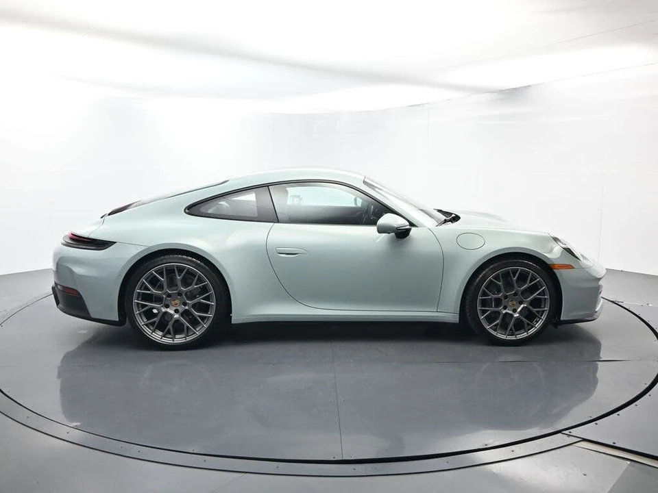 2025 Porsche 992 Carrera - Image 16 of 31
