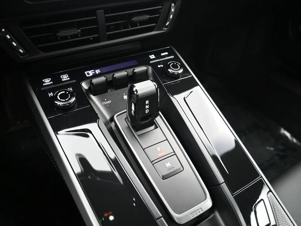 2025 Porsche 992 Carrera - Image 22 of 31