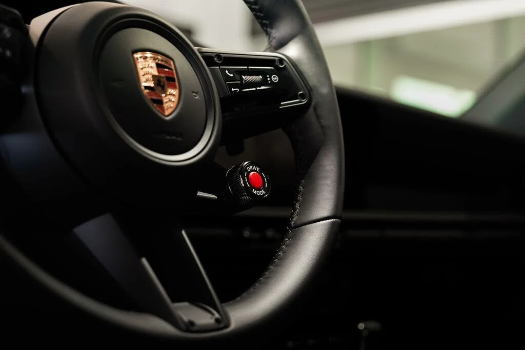 2025 Porsche 992 Carrera - Image 14 of 31