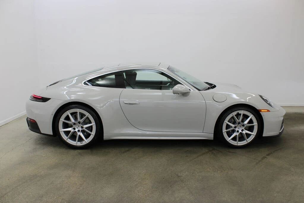 2025 Porsche 992 Carrera - Image 8 of 31