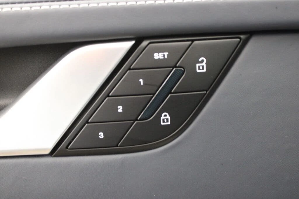 2025 Porsche 992 Carrera - Image 24 of 31