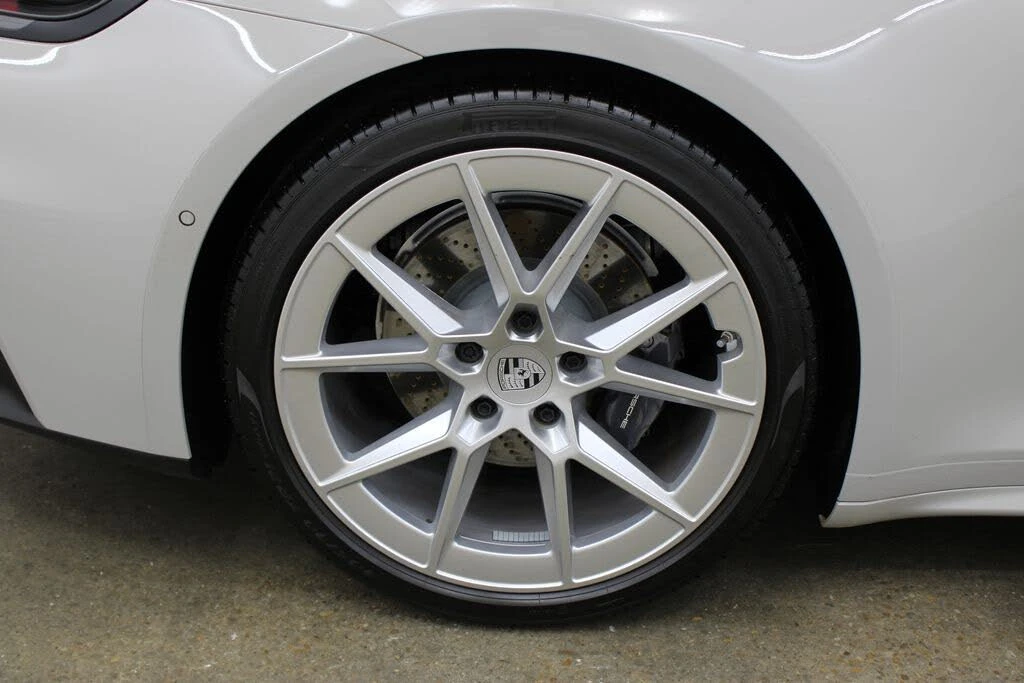 2025 Porsche 992 Carrera - Image 14 of 31
