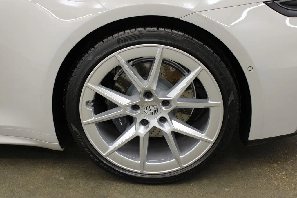 2025 Porsche 992 Carrera - Image 13 of 31