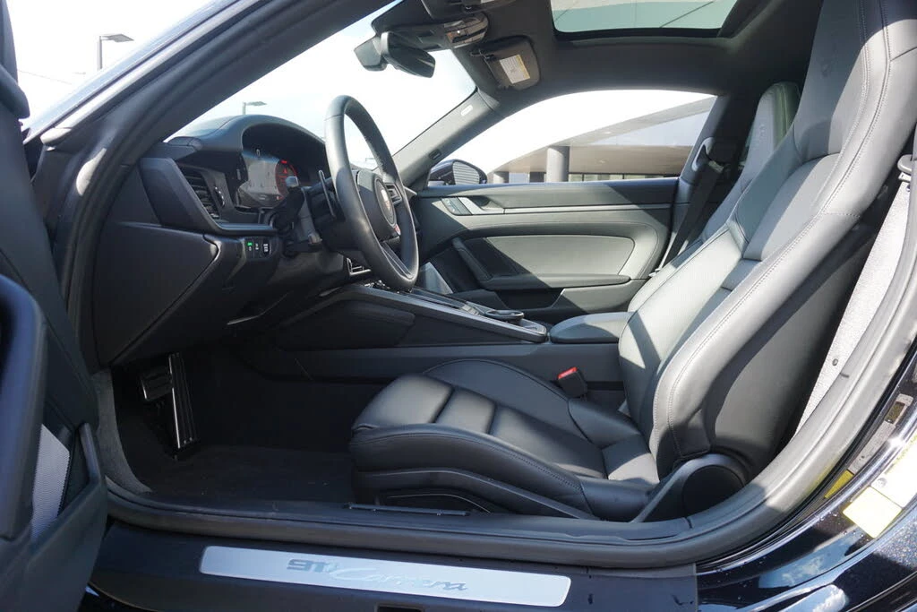 2025 Porsche 992 Carrera - Image 5 of 7