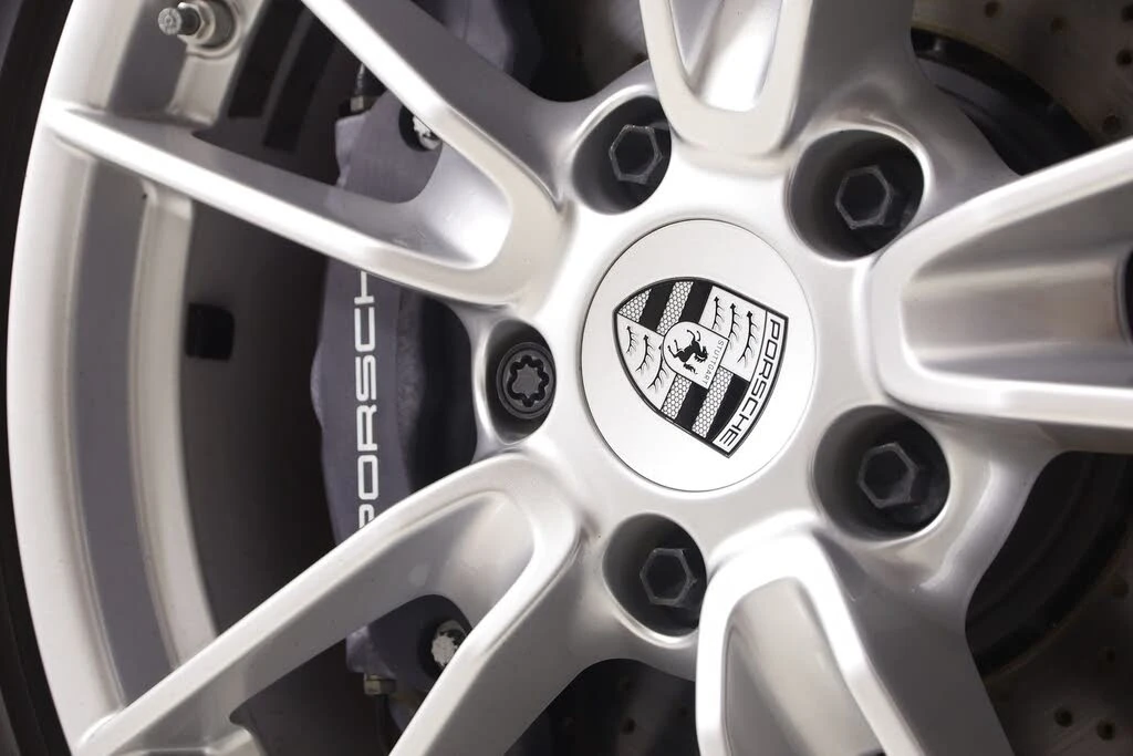 2025 Porsche 992 Carrera - Image 19 of 31