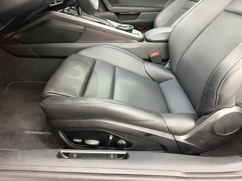 2025 Porsche 992 Carrera - Image 15 of 31
