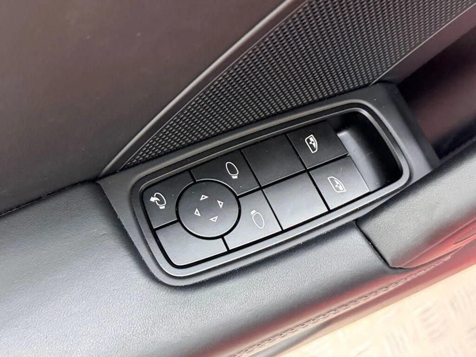 2025 Porsche 992 Carrera - Image 14 of 31