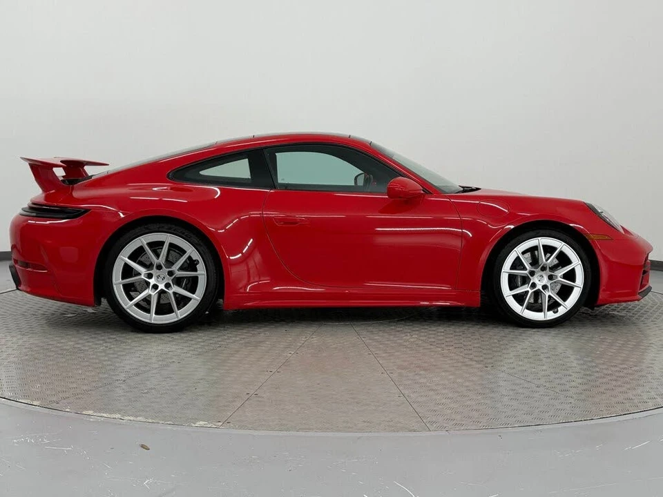 2025 Porsche 992 Carrera - Image 8 of 31