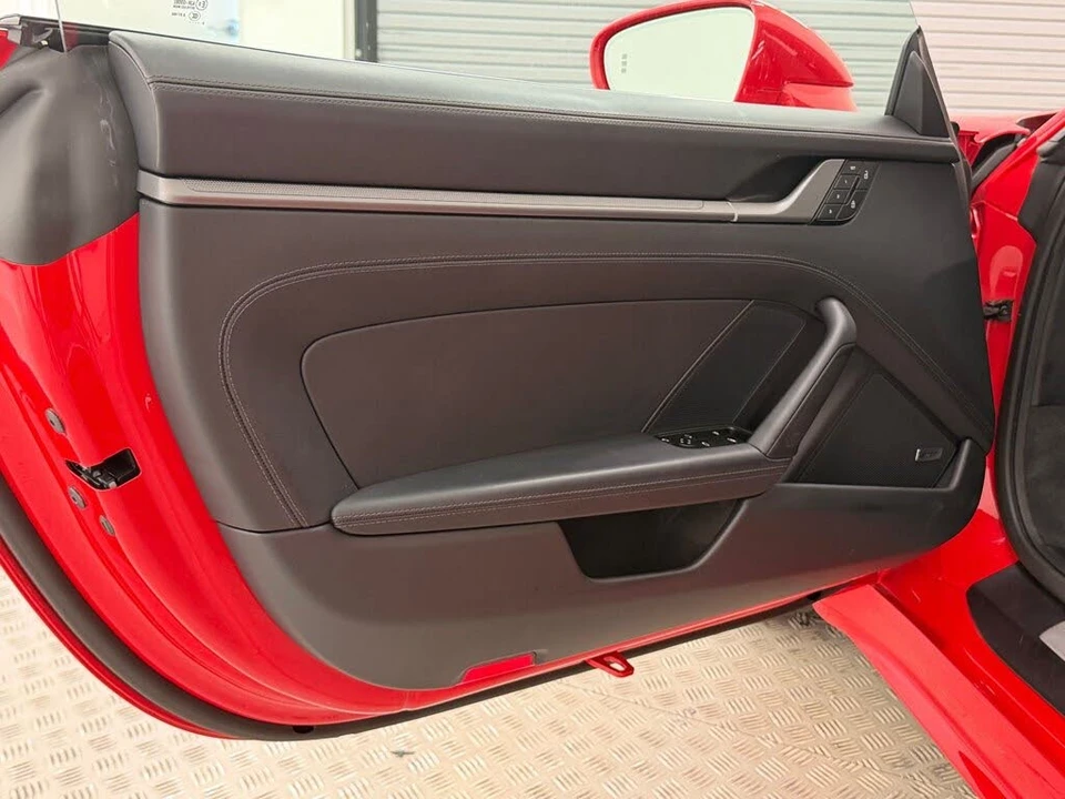 2025 Porsche 992 Carrera - Image 28 of 31