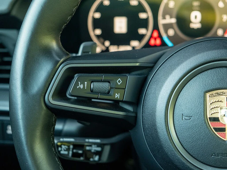 2025 Porsche 992 Carrera - Image 21 of 31