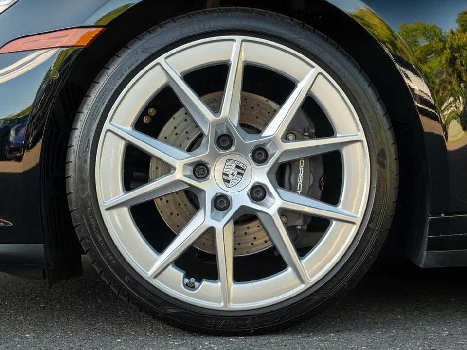 2025 Porsche 992 Carrera - Image 12 of 31
