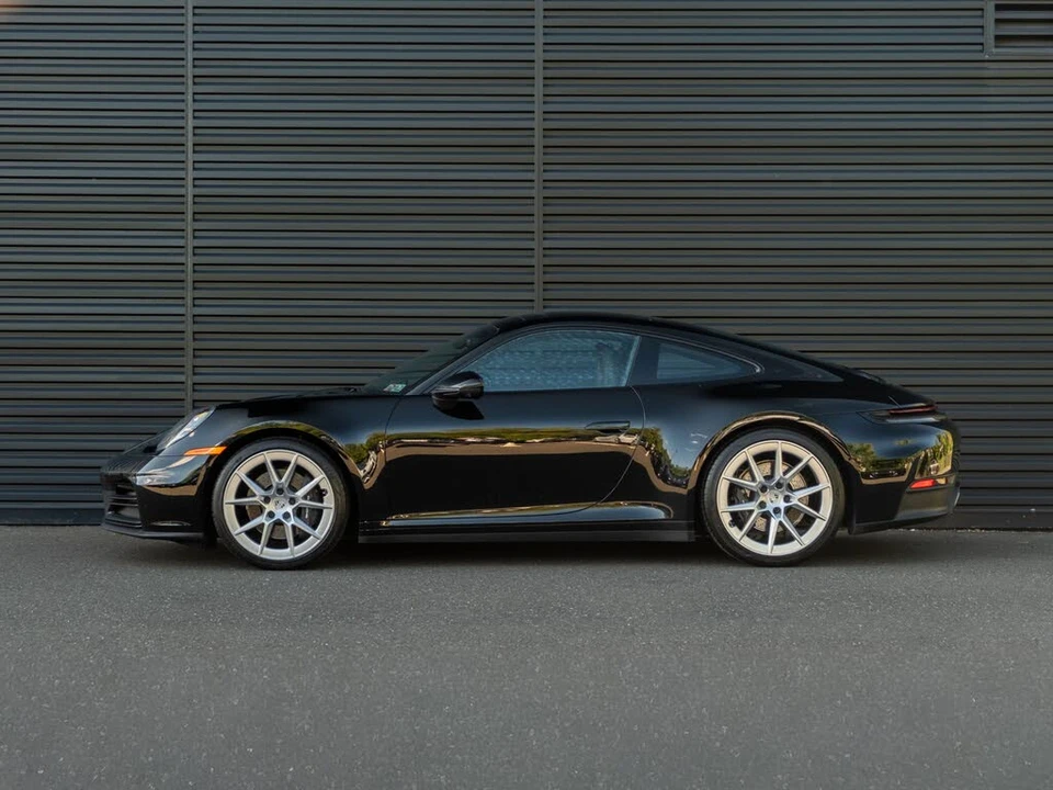 2025 Porsche 992 Carrera - Image 2 of 31