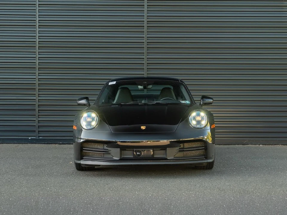 2025 Porsche 992 Carrera - Image 11 of 31