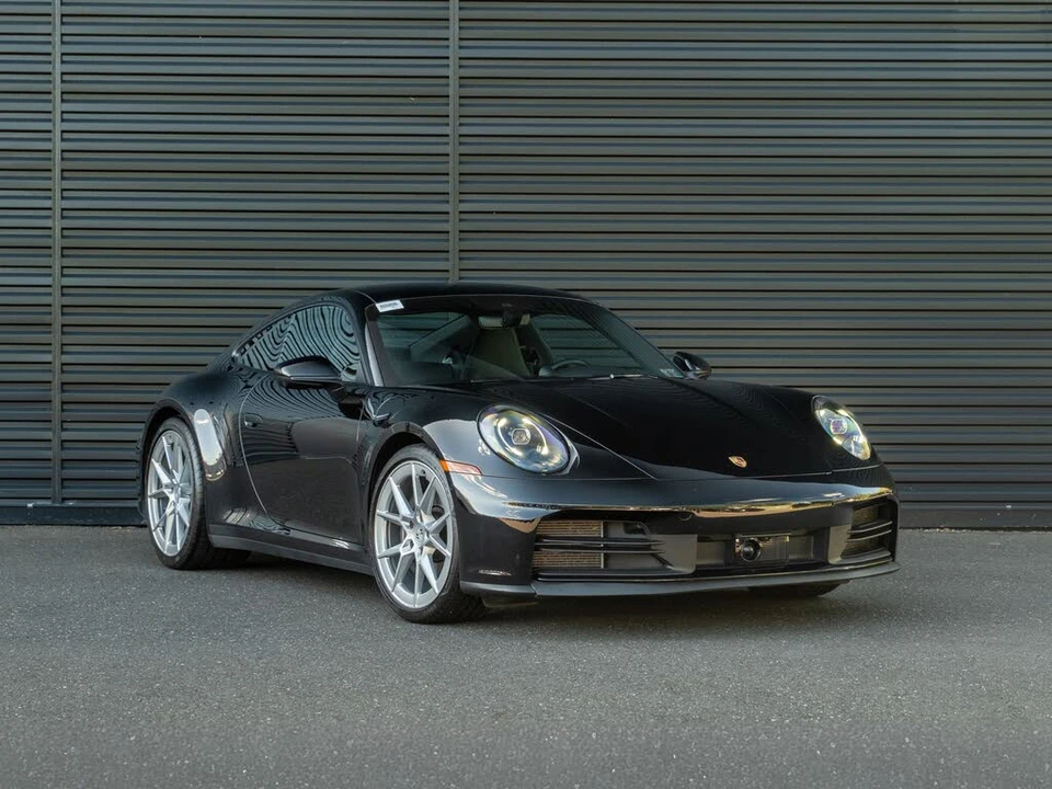 2025 Porsche 992 Carrera - Image 10 of 31