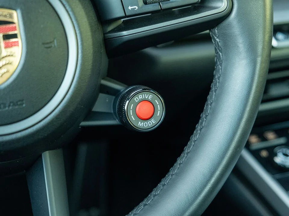 2025 Porsche 992 Carrera - Image 23 of 31