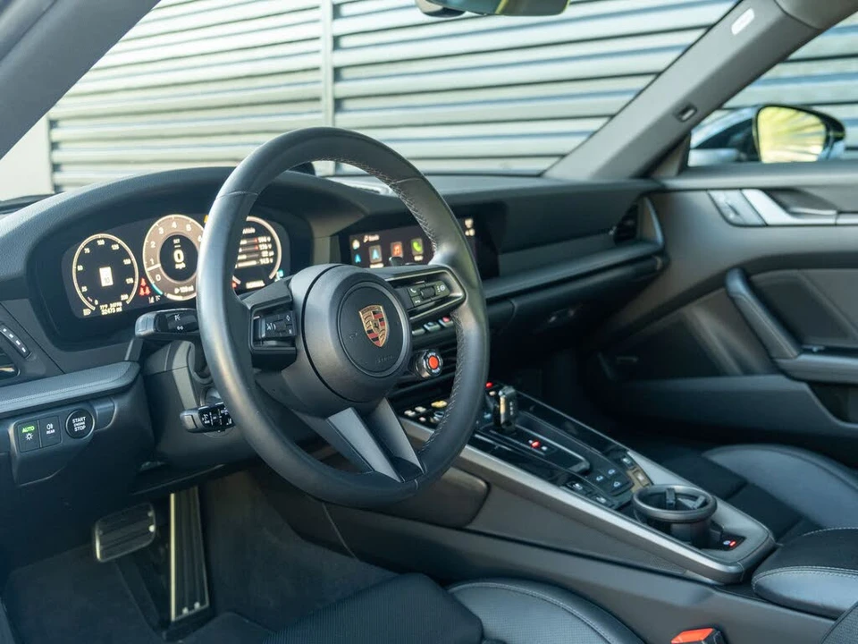 2025 Porsche 992 Carrera - Image 4 of 31