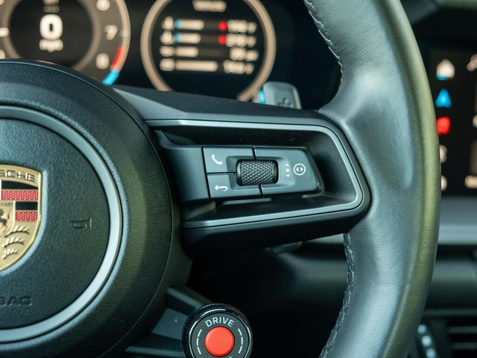2025 Porsche 992 Carrera - Image 22 of 31