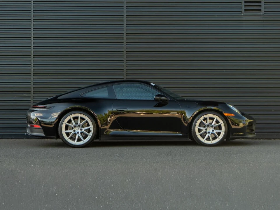 2025 Porsche 992 Carrera - Image 9 of 31