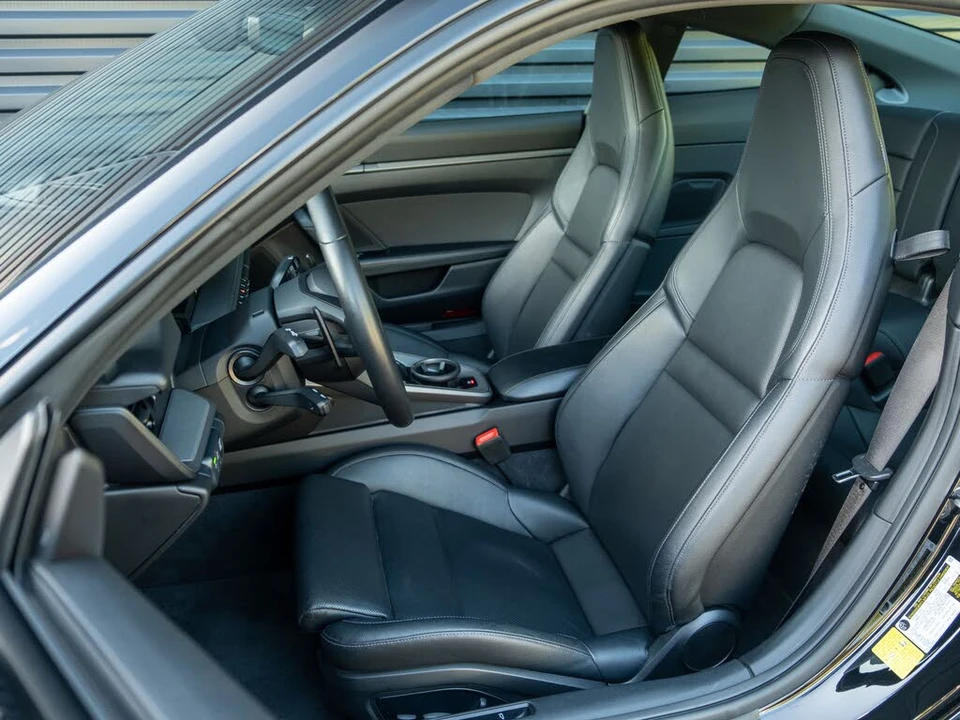 2025 Porsche 992 Carrera - Image 5 of 31