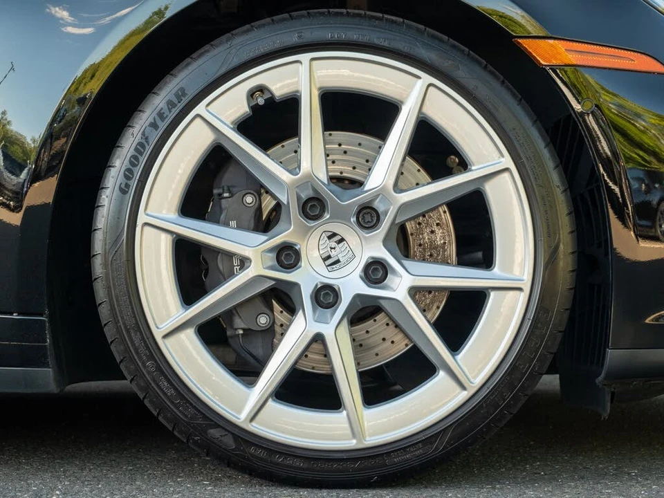 2025 Porsche 992 Carrera - Image 15 of 31