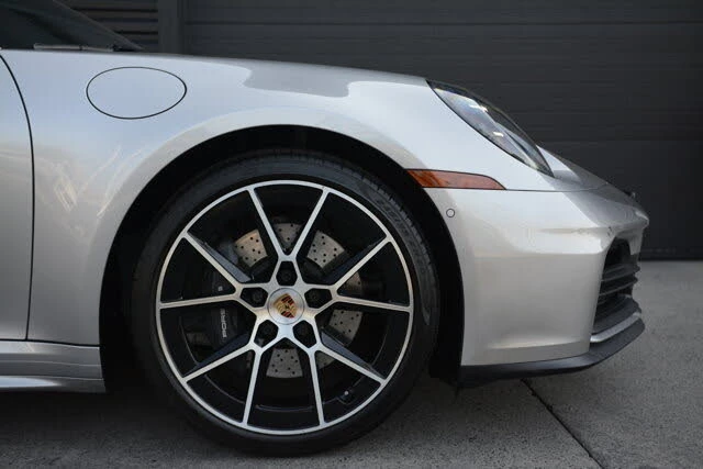 2025 Porsche 992 Carrera - Image 11 of 31