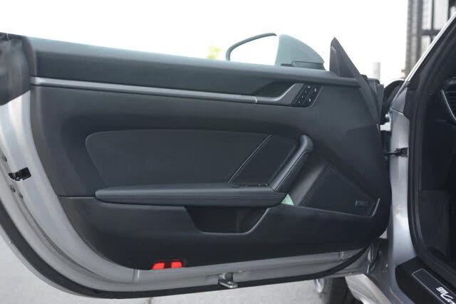 2025 Porsche 992 Carrera - Image 13 of 31