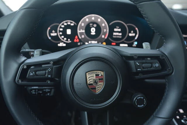 2025 Porsche 992 Carrera - Image 15 of 31