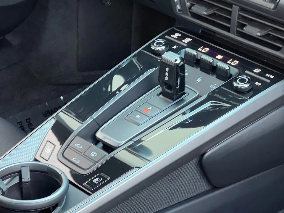 2025 Porsche 992 Carrera - Image 31 of 31