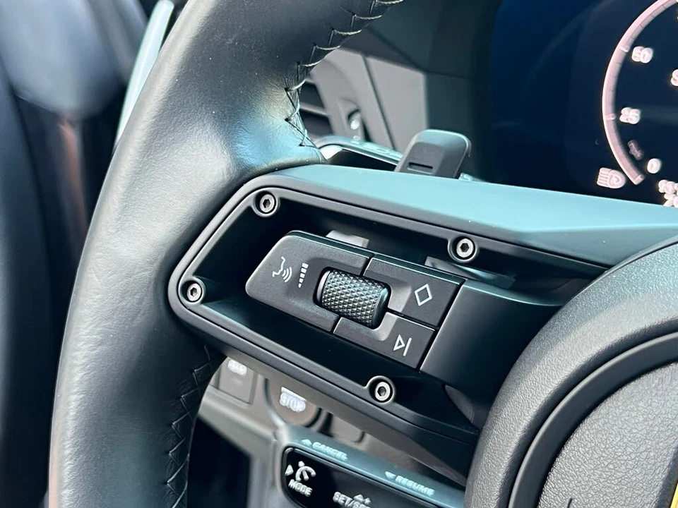 2025 Porsche 992 Carrera - Image 21 of 31
