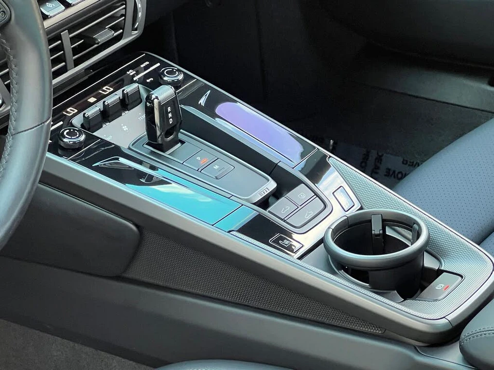 2025 Porsche 992 Carrera - Image 27 of 31