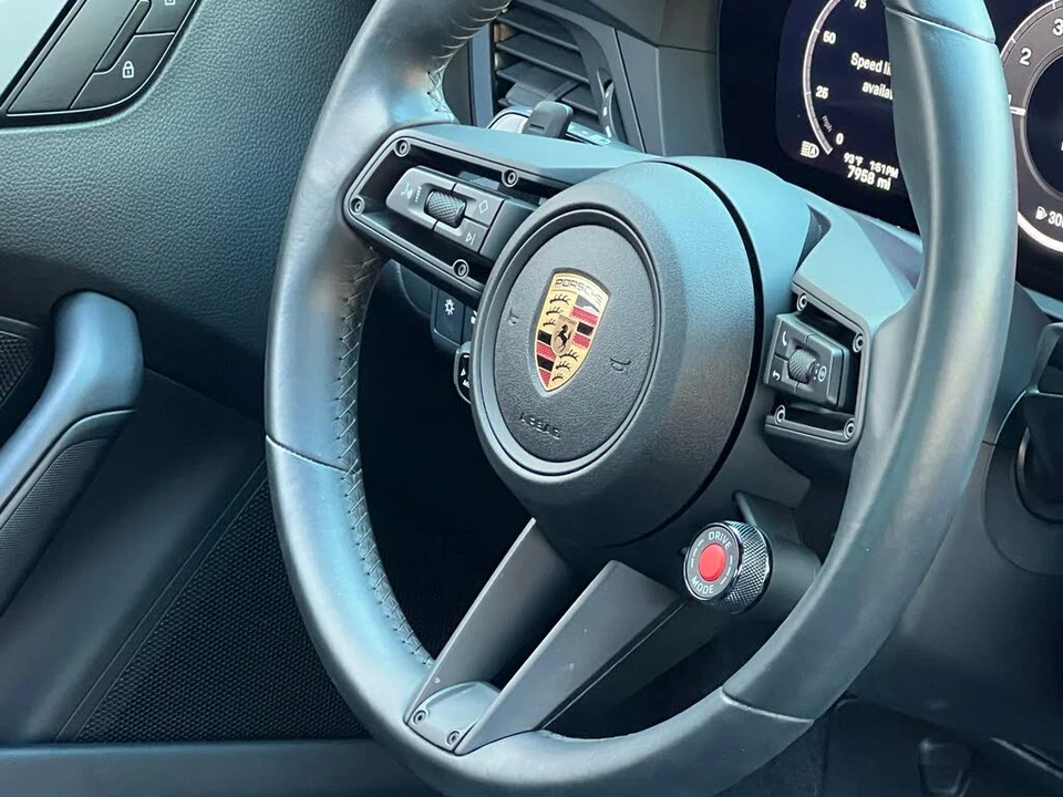 2025 Porsche 992 Carrera - Image 20 of 31