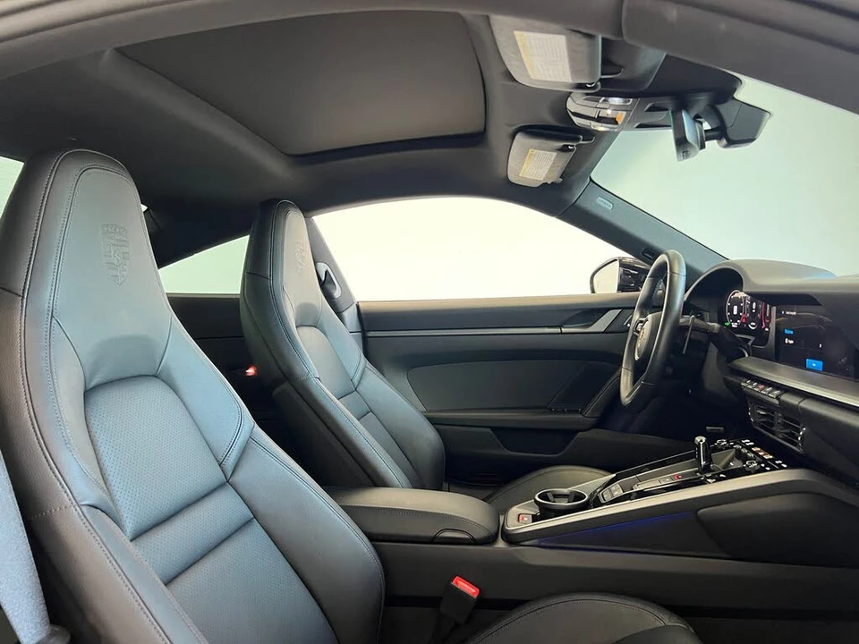 2025 Porsche 992 Carrera - Image 17 of 31