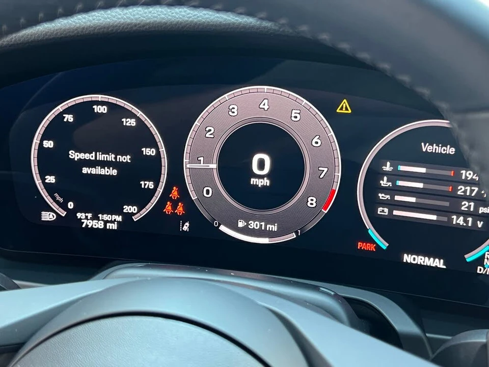 2025 Porsche 992 Carrera - Image 23 of 31