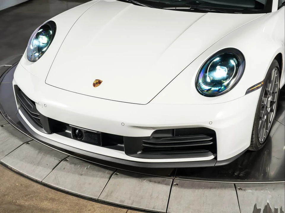 2025 Porsche 992 Carrera - Image 11 of 31