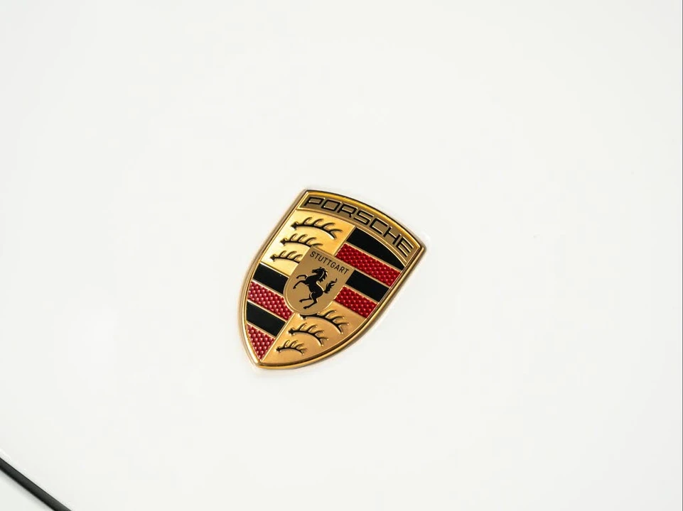 2025 Porsche 992 Carrera - Image 13 of 31