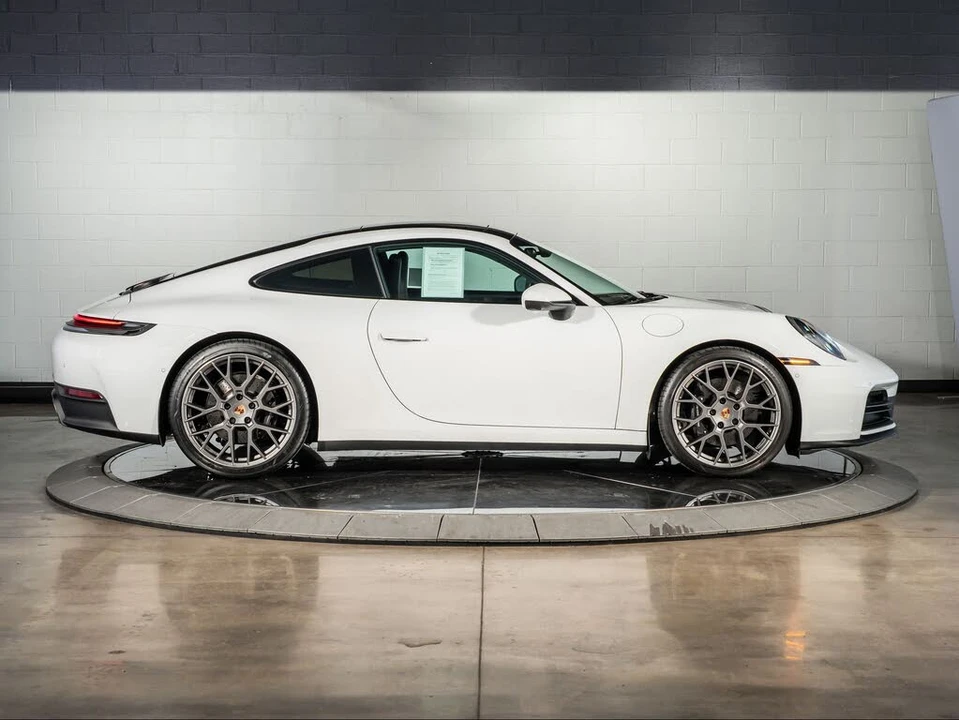 2025 Porsche 992 Carrera - Image 8 of 31