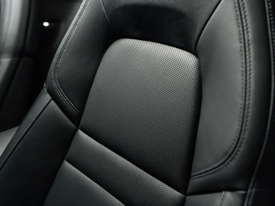 2025 Porsche 992 Carrera - Image 24 of 31