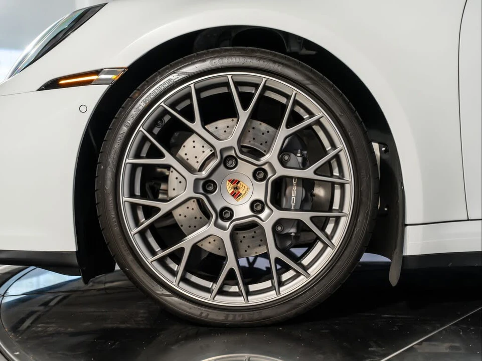 2025 Porsche 992 Carrera - Image 14 of 31