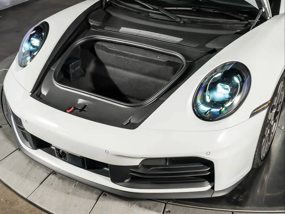 2025 Porsche 992 Carrera - Image 16 of 31